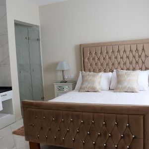 100 Boutique Living